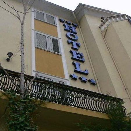 Art Hotel Nirvana Tirana Bagian luar foto
