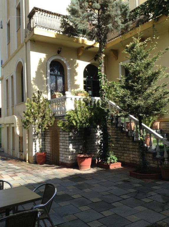 Art Hotel Nirvana Tirana Bagian luar foto